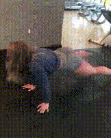 没有感情的练腿机器..最后的翻滚看得我头皮发麻..