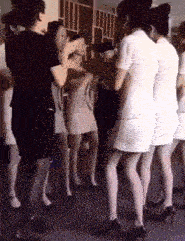 妹子，跳舞咋能和上班扯一块呢？小碎步还整上了