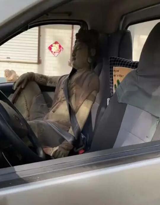 实习期上高速需要三年驾龄以上的老司机陪同