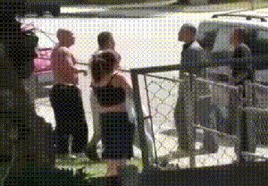 当你家门口有事发生时