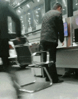 小哥，高兴的早了点吧，你以为大哥在这这么多年是白混的