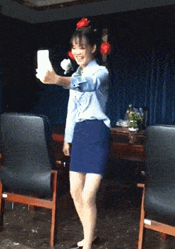 这年头,越是好看的妹子,骨子里越是充满了逗比的气质,还是拦都拦不住的那种