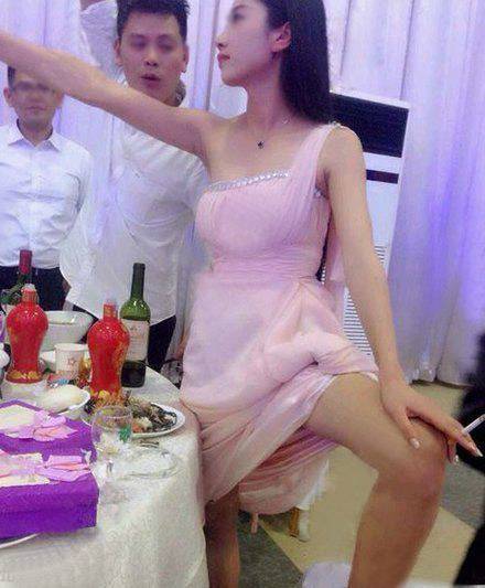 美女好强大的气场