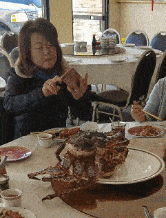 玩毛手机,快吃我 !
