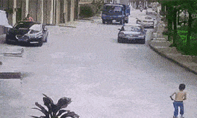 熊孩子,远离大车