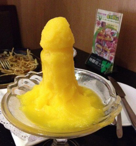 一姐们吃的炒冰