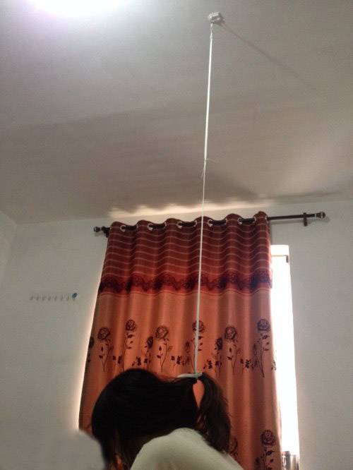 妹子你这是悬梁刺股吗？