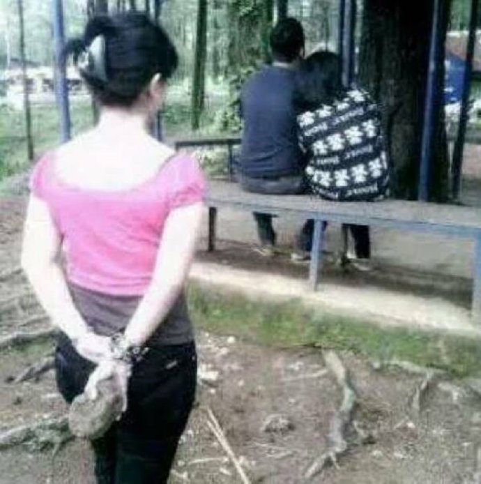 哪有人约会不戴头盔的