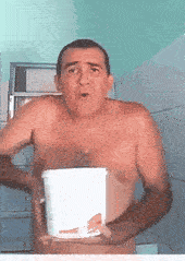 如何利用一小桶水洗澡