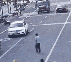 大哥的走位可谓是风骚至极啊