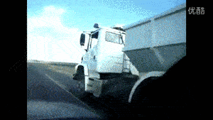 我哩个神,这是我见过最长的汽车,你之前是开火车的吧