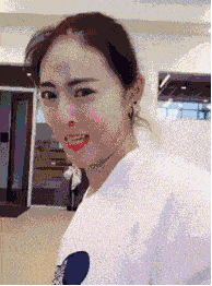 妹子搞怪起来，也是很欢乐呢