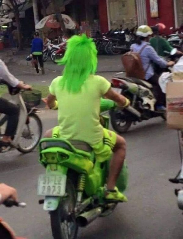 喷漆的时候忘了下车