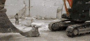 这挖掘机师傅技术这么牛,是哪个学校毕业的?