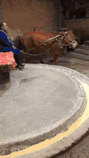 还是农村人有创意,干活睡觉都不耽误!