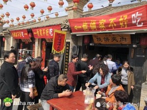 这三家每天开张前收摊后是不是都得决斗一番?