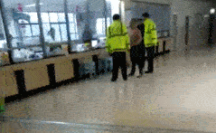 小子,吃我一拳...