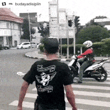 雄赳赳气昂昂 谁不服来干！