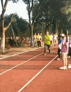 妖娆的身姿,一跑成名!