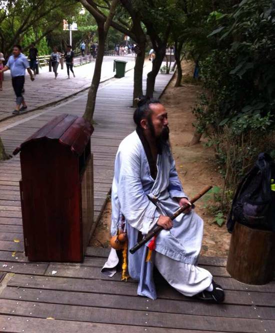 公园里有道长出没