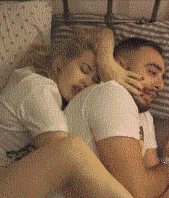 睡觉不老实的妹子，男人是真惹不起