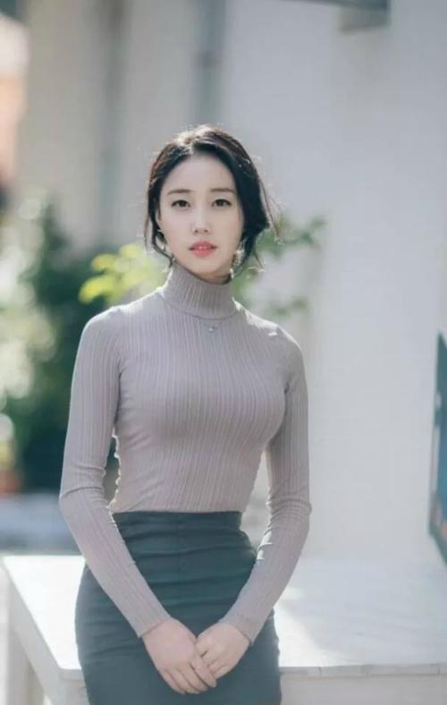 丰满美女侧面更加迷人,图2气质美女凹凸有致