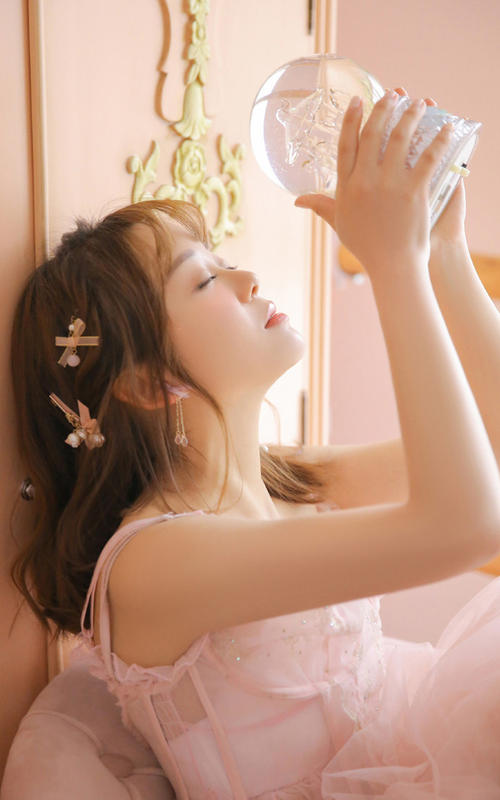 粉红清纯美少女迷人写真图片